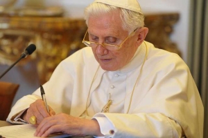 Defend PF Pope Benedict Image